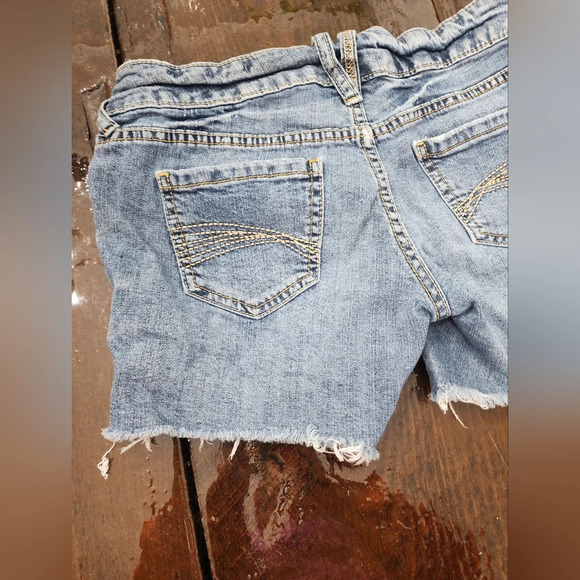 👸🩳 Denim shorts in size 5 by Decree - Picture 11 of 13